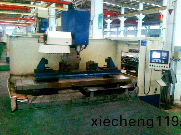 前軸十孔加工專用立式加工