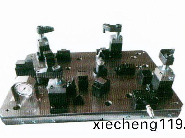 齒(chi)輪(lun)室罩蓋液壓裌具